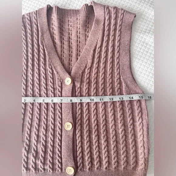 Women's Cable Knit Sleeveless Sweater Vest - taupe - Picture 4 of 5